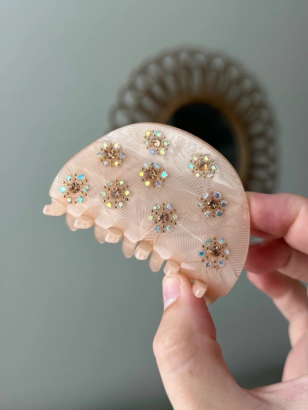 luna clip in peach